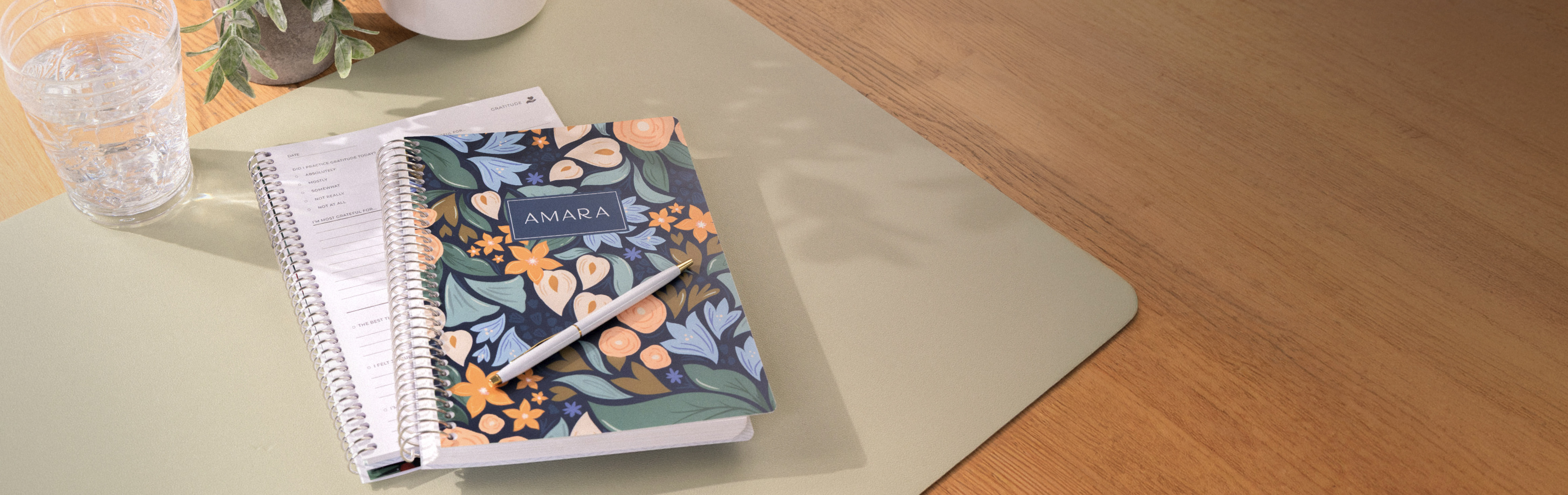 A Plum Paper planner with Botanical Jardin Navy Cover Pattern A Plum Paper planner with Botanical Jardin Navy Cover Pattern