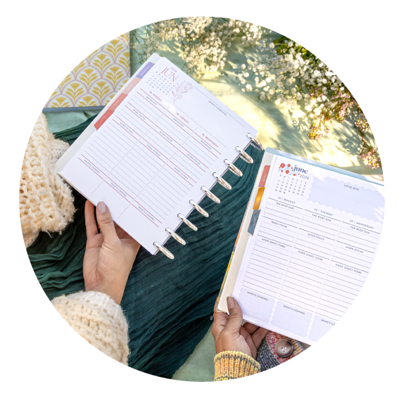 Vertical planner layout with soft floral design and space for daily planning Vertical planner layout with soft floral design and space for daily planning